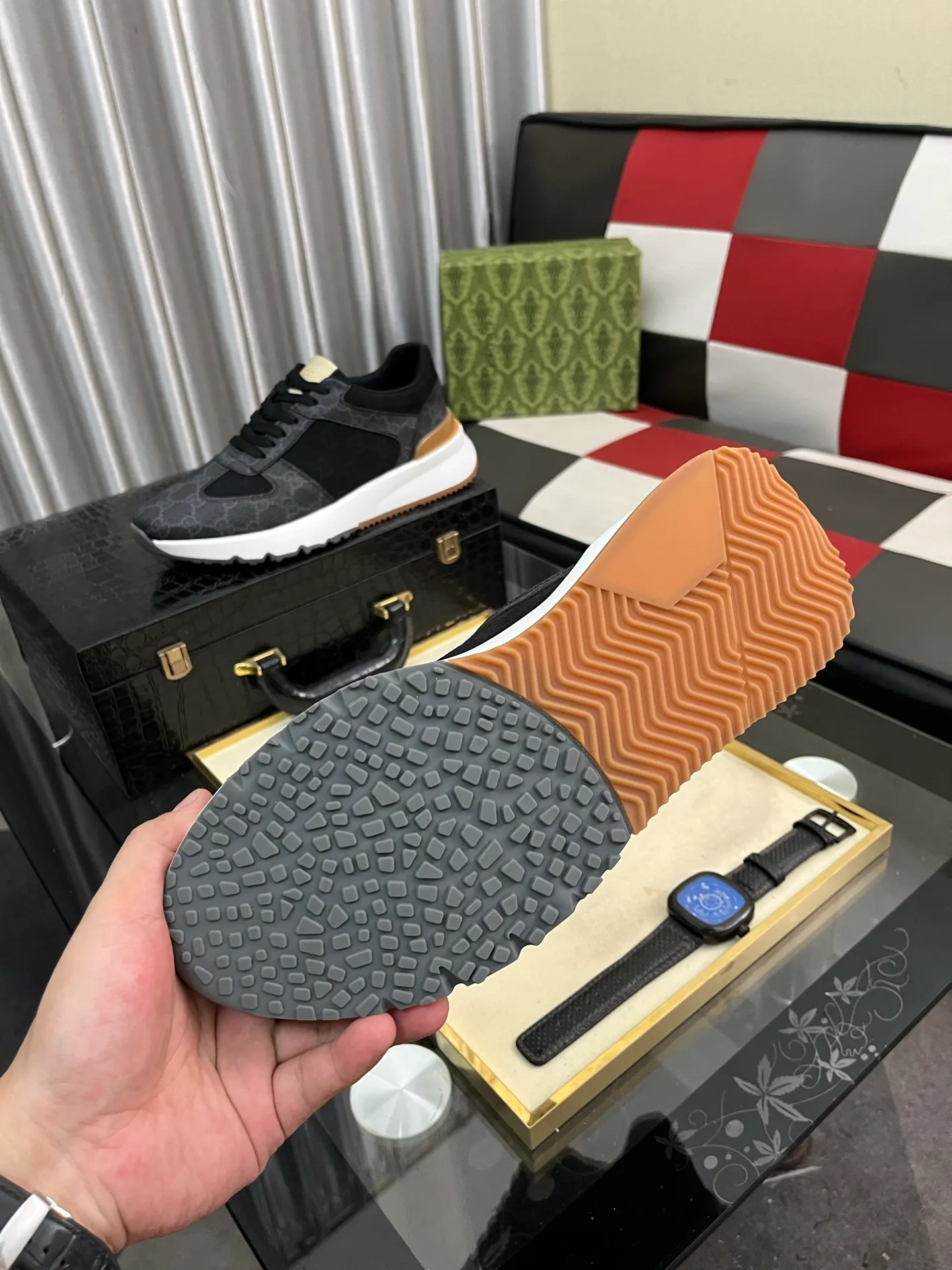 Men's shoes 💰438⌚️⌚️Gucci •Gucci original quality.~ Unique modern style sneakers. 🏃A must-have casual shoe for trendy men😍😍 Original brand imported from Italy, imported original leather, sheep lining (refuses to discolor and grind feet) Sole: Original sole provided by the original factory, French lazy style design ⚠️Fit to the feet, original quality, super comfortable original sole. Just like shooting the real thing 🎬The real thing is better, code number: 38-443️⃣colors available